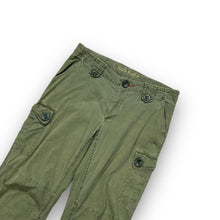 Load image into Gallery viewer, Old Navy Cargo Pants 32