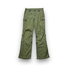 Load image into Gallery viewer, Old Navy Cargo Pants 32