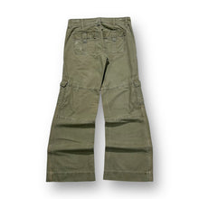 Load image into Gallery viewer, Old Navy Women's Cargo Pants 32