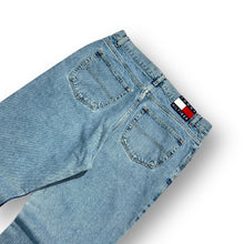 Load image into Gallery viewer, Tommy Hilfiger Baggy Jeans 36