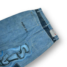 Load image into Gallery viewer, FUBU Jeans 34
