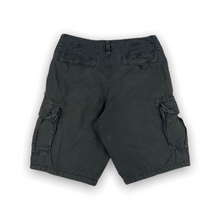 Load image into Gallery viewer, American Eagle Cargo Shorts 32