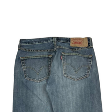 Load image into Gallery viewer, Levi's 501 Jeans 32