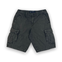 Load image into Gallery viewer, American Eagle Cargo Shorts 32
