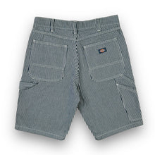 Load image into Gallery viewer, Dickies Striped Shorts 32