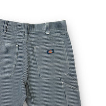 Load image into Gallery viewer, Dickies Striped Shorts 32