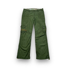 Load image into Gallery viewer, Old Navy Cargo Pants 10