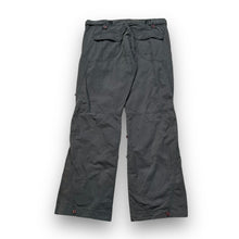 Load image into Gallery viewer, Old Navy Cargo Pants  32