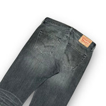 Load image into Gallery viewer, Levi’s 501 Jeans 32