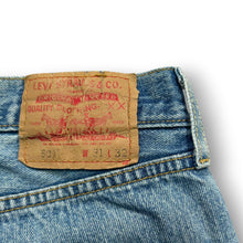 Load image into Gallery viewer, Levi's 501 Jeans W31