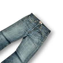 Load image into Gallery viewer, Levi's 501 Jeans W32