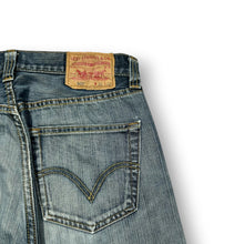 Load image into Gallery viewer, Levi's 501 Jeans W32