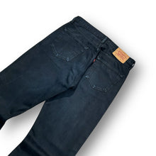Load image into Gallery viewer, Levi's 501 Jeans W32