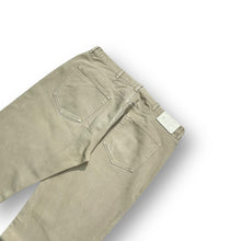 Load image into Gallery viewer, Calvin Klein Jeans 38