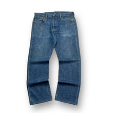 Load image into Gallery viewer, Levi's 501 Jeans W38