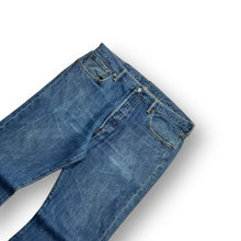 Load image into Gallery viewer, Levi's 501 Jeans W38