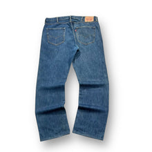 Load image into Gallery viewer, Levi's 501 Jeans W38