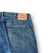 Load image into Gallery viewer, Levi's 501 Jeans W38