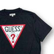 Load image into Gallery viewer, Guess T-shirt Medium