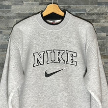 Load image into Gallery viewer, Nike 90&#39;s Sweatshirt Grey M