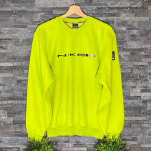 Load image into Gallery viewer, Nike 90s Sweatshirt XS