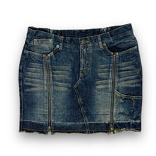 Load image into Gallery viewer, Vintage Denim Skirt 32