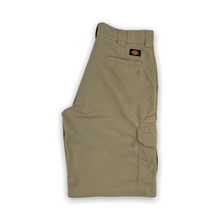 Load image into Gallery viewer, Dickies Cargo Shorts 32