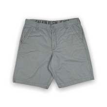 Load image into Gallery viewer, Calvin Klein Cargo Shorts 36