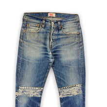 Load image into Gallery viewer, Levi’s 501 Jeans Size 28