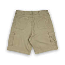 Load image into Gallery viewer, Wrangler Cargo Shorts 38