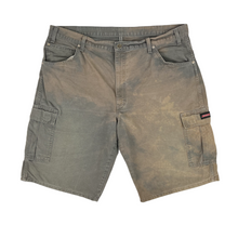 Load image into Gallery viewer, Dickies Cargo Shorts 40