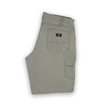 Load image into Gallery viewer, Dickies Carpenter Shorts 38