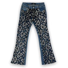 Load image into Gallery viewer, Vintage Flared Jeans 28