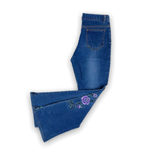 Load image into Gallery viewer, Vintage Flared Jeans 28